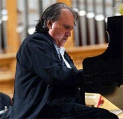 Cuban piano player Frank Fernández captivated a Canadian audience